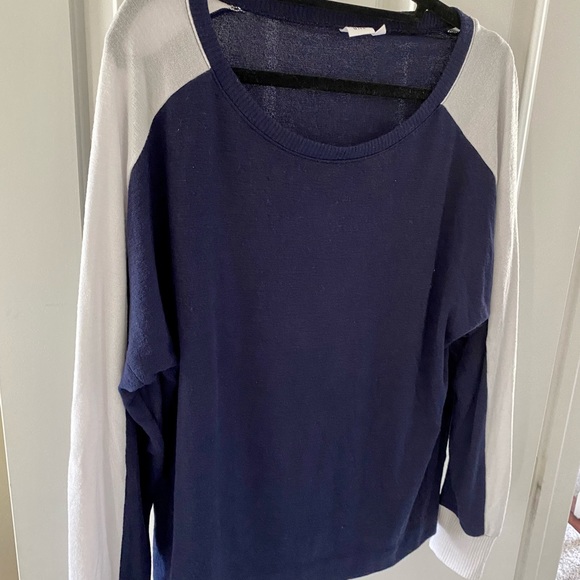 Super Soft! Sweater: Gap Women’s Size L Machine Washable - Picture 7 of 10